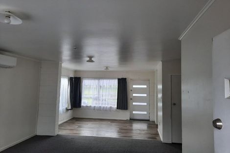 Photo of property in 4 Waimana Road, Conifer Grove, Takanini, 2112