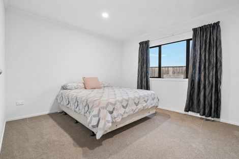 Photo of property in 1 Molesworth Street, Carterton, 5713