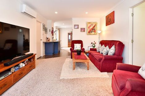 Photo of property in 8 Roberta Crescent, Orewa, 0931