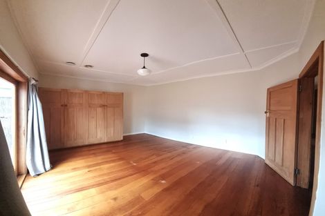 Photo of property in 122a Apu Crescent, Lyall Bay, Wellington, 6022