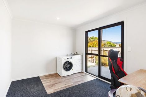 Photo of property in 3 Kaiwaru Place, Waikanae, 5036