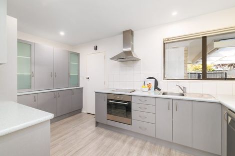 Photo of property in 2/10 Guise Lane, Hillmorton, Christchurch, 8025