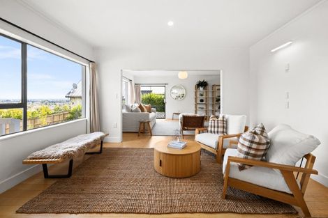 Photo of property in 42 Busby Hill, Havelock North, 4130