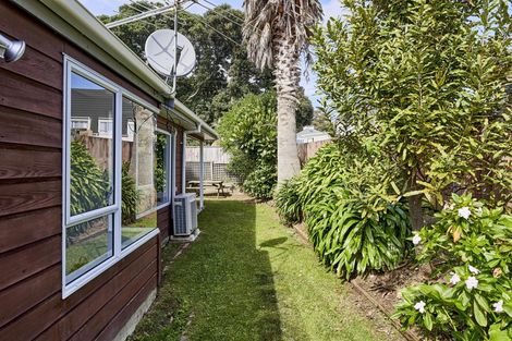 Photo of property in 5a Grays Road, Plimmerton, Porirua, 5026