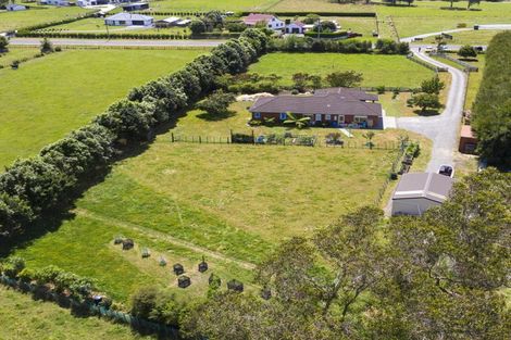 Photo of property in 468 Tararua Road, Levin, 5571