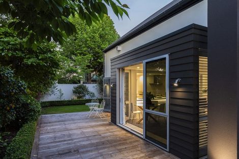 Photo of property in 17 Helmores Lane, Merivale, Christchurch, 8014