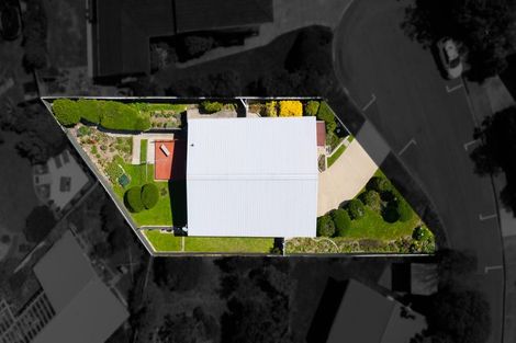 Photo of property in 2 Windermeer Grove, Churton Park, Wellington, 6037