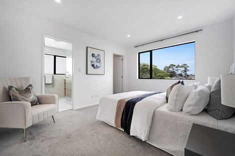 Photo of property in 16 Gosford Drive, Botany Downs, Auckland, 2010