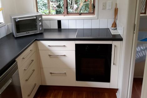 Photo of property in 8b Walpole Avenue, Hillpark, Auckland, 2102