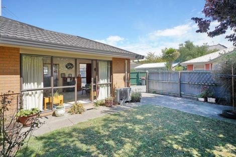 Photo of property in 2/58 Sawyers Arms Road, Northcote, Christchurch, 8052