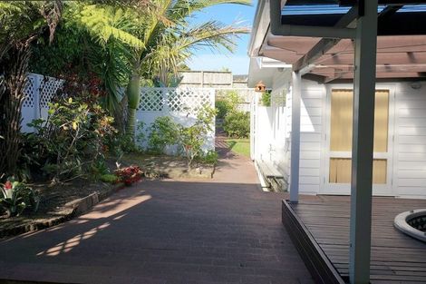 Photo of property in 20 Brunton Place, Glenfield, Auckland, 0629