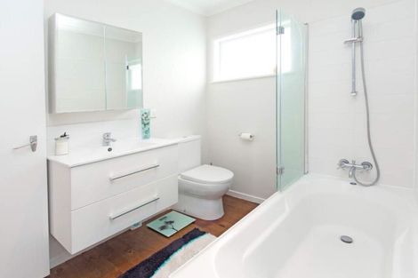 Photo of property in 11 Blanc Road, Silverdale, 0932