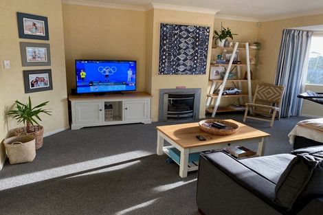 Photo of property in 72a Summerhill Drive, Fitzherbert, Palmerston North, 4410