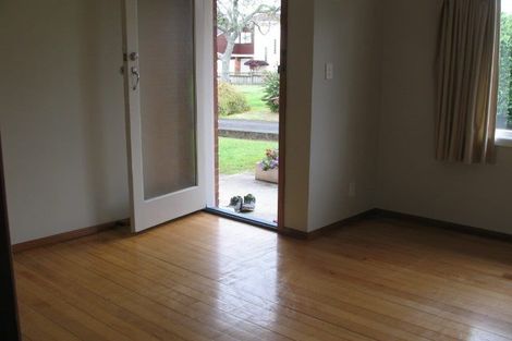 Photo of property in 28-30 Lake Pupuke Drive, Takapuna, Auckland, 0622