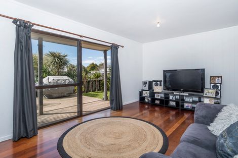 Photo of property in 17a Lyn Grove, Papamoa Beach, Papamoa, 3118