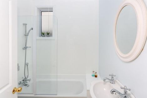 Photo of property in 32 Belt Road, Moturoa, New Plymouth, 4310