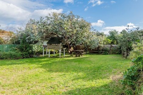 Photo of property in 10 Frances Street, Waikanae Beach, Waikanae, 5036