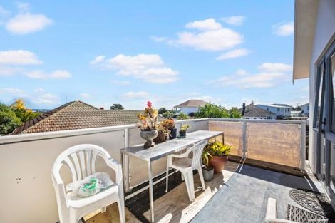 Photo of property in 8a Seaside Avenue, Waterview, Auckland, 1026