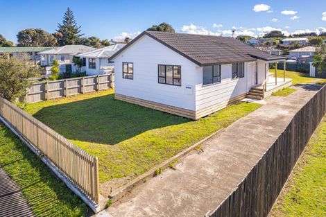 Photo of property in 4 Kupe Place, Castlecliff, Whanganui, 4501