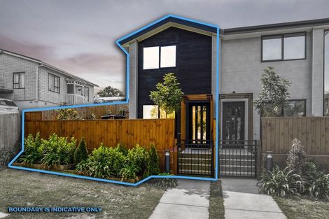 Photo of property in 2/102 Millbrook Road, Sunnyvale, Auckland, 0612