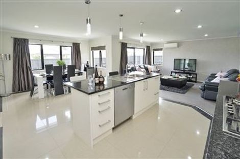 Photo of property in 14 Piwakawaka Court, Rototuna North, Hamilton, 3210