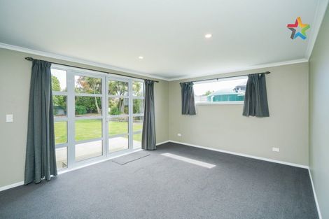 Photo of property in 30 Kilmarnock Street, Wallacetown, 9816