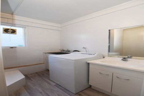 Photo of property in 1/3 Onepoto Road, Hauraki, Auckland, 0622