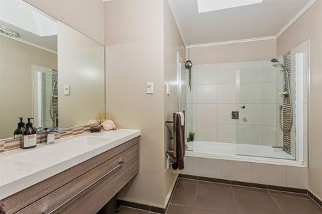 Photo of property in 18 Belvedere Court, West Harbour, Auckland, 0618