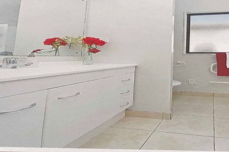 Photo of property in 72 Tiger Drive, Golflands, Auckland, 2013