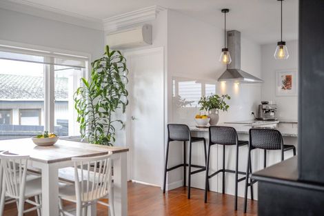 Photo of property in 20 Bradbury Road, Botany Downs, Auckland, 2010