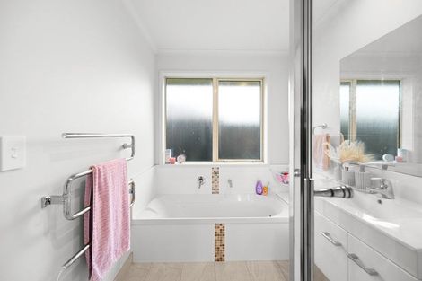 Photo of property in 22 Ladeira Place, Fitzroy, Hamilton, 3206