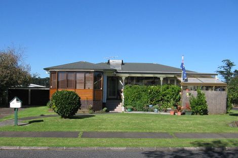 Photo of property in 113 Edgewater Drive, Pakuranga, Auckland, 2010
