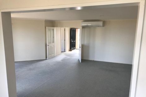 Photo of property in 52 Miles Crescent, Newlands, Wellington, 6037