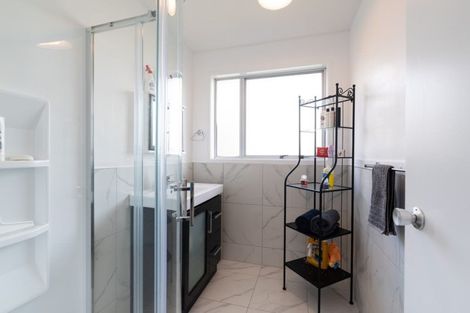 Photo of property in 2/27 Spence Road, Henderson, Auckland, 0612