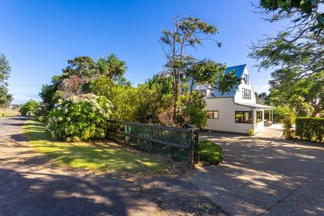 Photo of property in 115 Wilson Road, South Head, Helensville, 0874