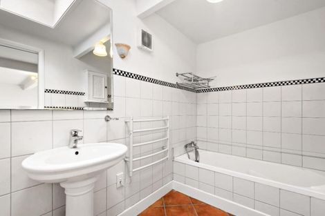 Photo of property in 7 Poplar Grove, Thorndon, Wellington, 6011