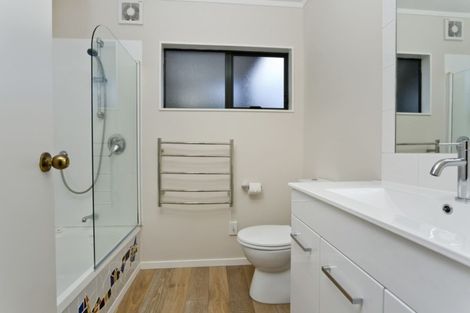 Photo of property in 2/22 Arcadia Crescent, Bayview, Auckland, 0629