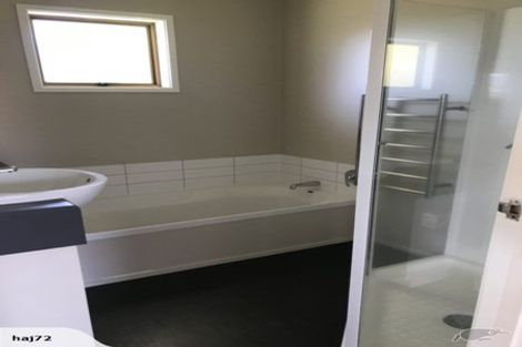 Photo of property in 18 Hicks Crescent, Waikanae Beach, Waikanae, 5036