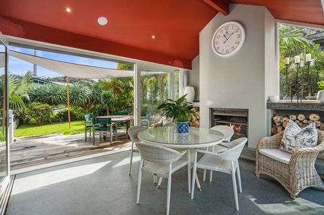 Photo of property in 11 Chapel Street, Russell, 0202