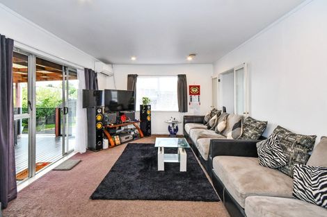 Photo of property in 1 Bendale Place, Papatoetoe, Auckland, 2025
