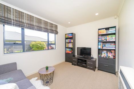 Photo of property in 100 Summerhill Drive, Fitzherbert, Palmerston North, 4410