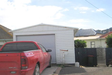 Photo of property in 5 Kinghorne Street, Strathmore Park, Wellington, 6022