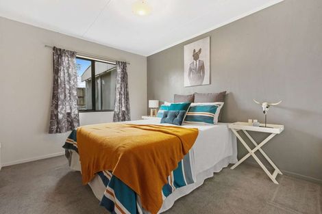 Photo of property in 8 Brough Place, St Andrews, Hamilton, 3200