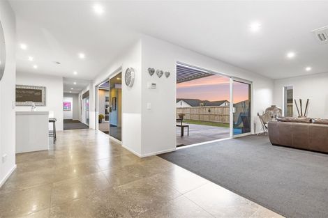 Photo of property in 172 Saint James Drive, Huntington, Hamilton, 3210