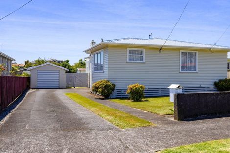 Photo of property in 13 Turakina Street, Merrilands, New Plymouth, 4312