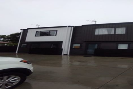 Photo of property in 3/47 Awaroa Road, Sunnyvale, Auckland, 0612