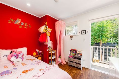 Photo of property in 1/2 Intrepid Place, Torbay, Auckland, 0630