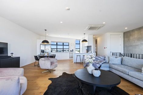 Photo of property in 211 Marine Parade, Mount Maunganui, 3116