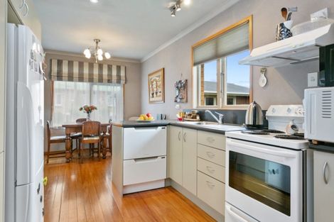 Photo of property in 16 Little Street, Tirau, 3410