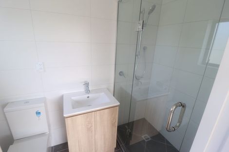 Photo of property in 1 Ngatoa Place, Glenfield, Auckland, 0629